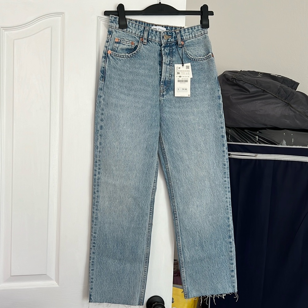 Zara straight jeans, brand new size 4 ( 36)